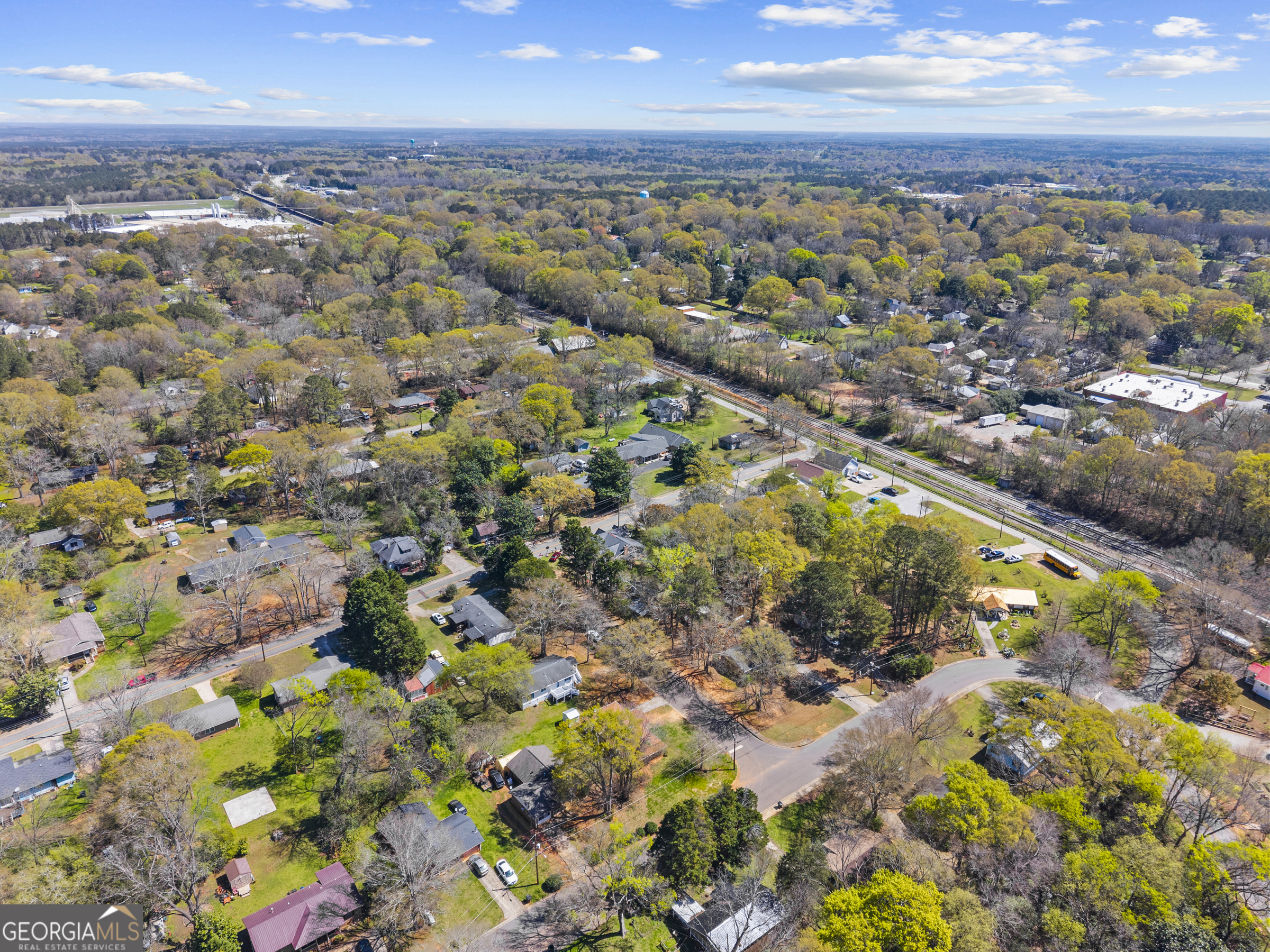 517 Gilmore Street Madison, GA 30650 - Photo 7 of 34 a view of city and ocean