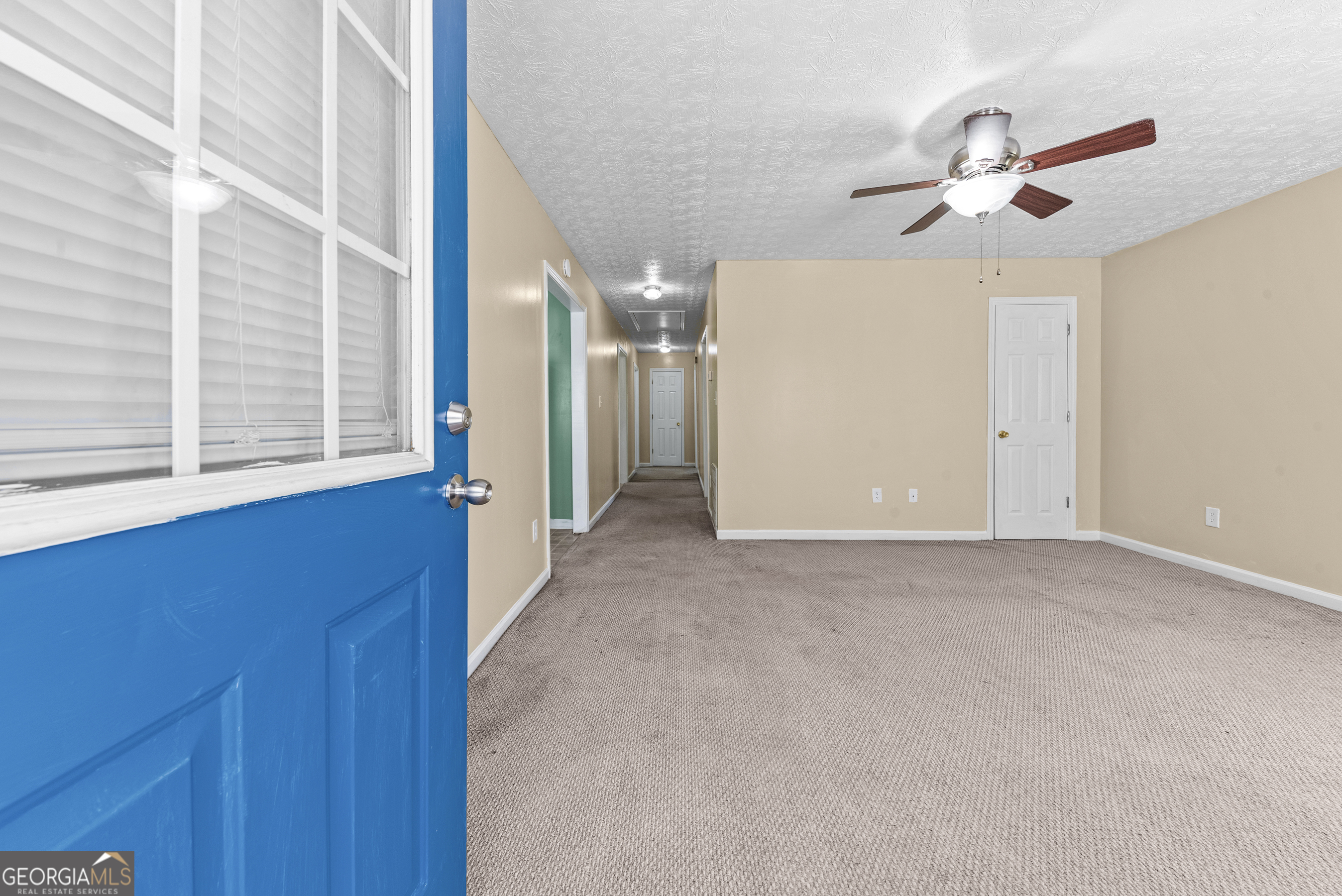 517 Gilmore Street Madison, GA 30650 - Photo 10 of 34 a view of a livingroom with a ceiling fan
