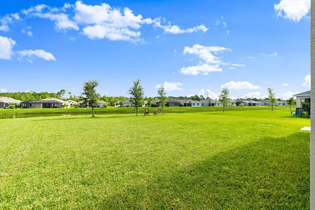 a view of a house with backyard and garden