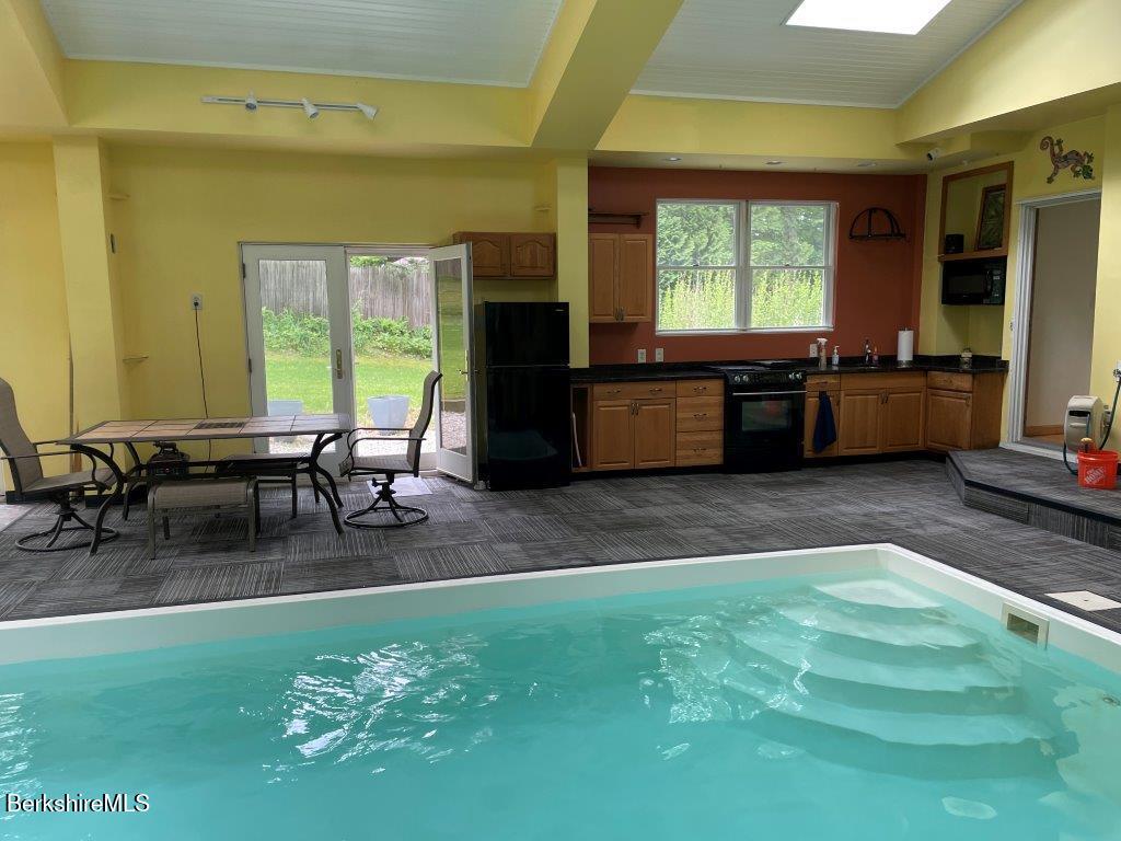 851 East New Lenox Road Pittsfield, MA 01201 - Photo 22 of 58 20260601_144459851_iOS