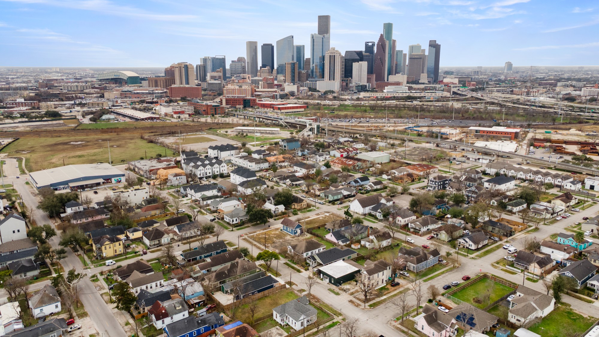 Versatile flex space a few blocks from downtown!