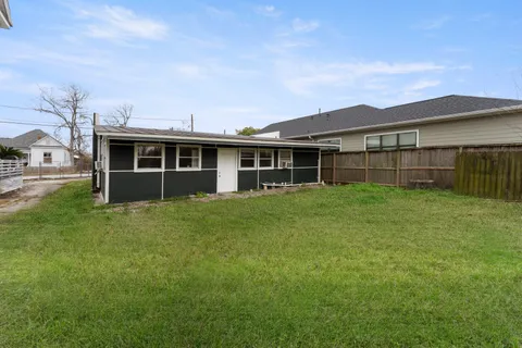 $299,000 | 1719 Gentry Street, Houston, TX 77009