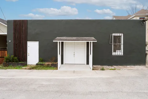 $299,000 | 1719 Gentry Street, Houston, TX 77009