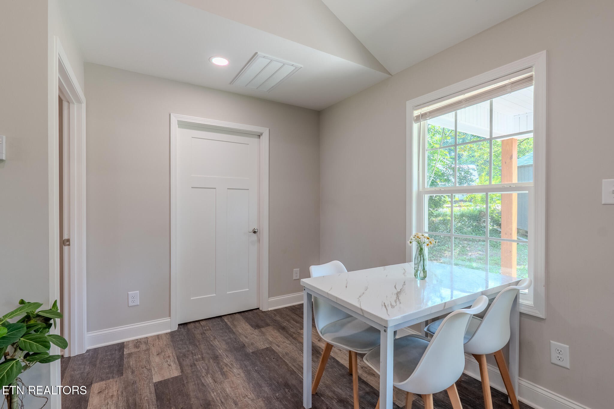 229 Edgewood Avenue Clinton, TN 37716 - Photo 8 of 31