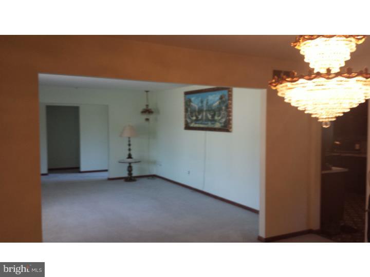 643 North Chew Road Hammonton, NJ 08037 - Photo 4 of 20 Living Room