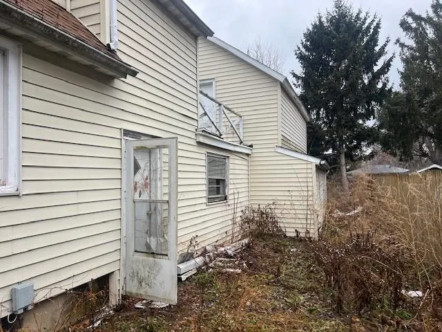 $169,000 | 1220-1222 Laurel Avenue, Janesville, WI 53548