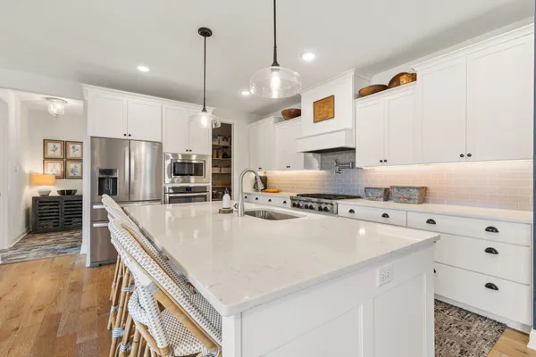 $1,225,000 | 710 Crest Curve, Hudson, WI 54016