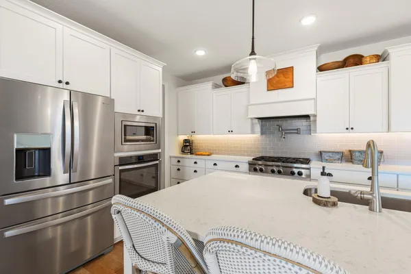 $1,225,000 | 710 Crest Curve, Hudson, WI 54016