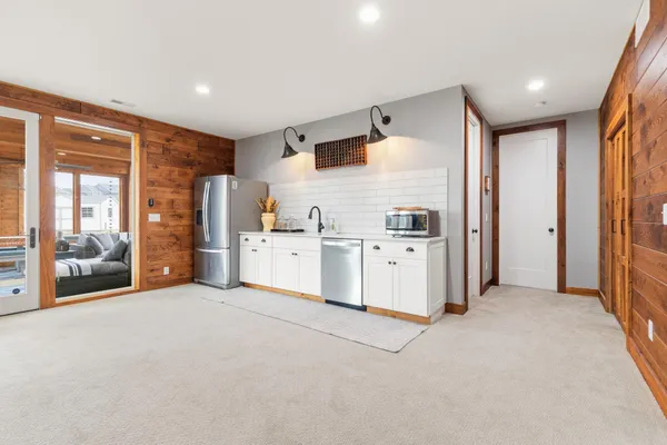 $1,225,000 | 710 Crest Curve, Hudson, WI 54016