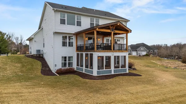 $1,225,000 | 710 Crest Curve, Hudson, WI 54016