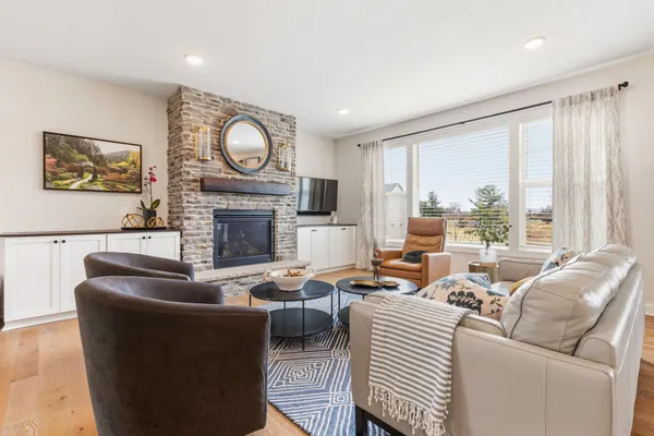 $1,225,000 | 710 Crest Curve, Hudson, WI 54016