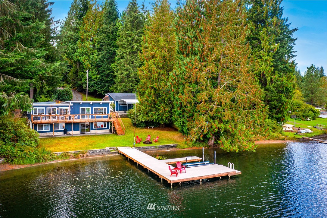 1817 Southwest Lake Roesiger Road Snohomish, WA 98290 - Photo 30 of 37 a view of a swimming pool with lawn chairs and a big yard