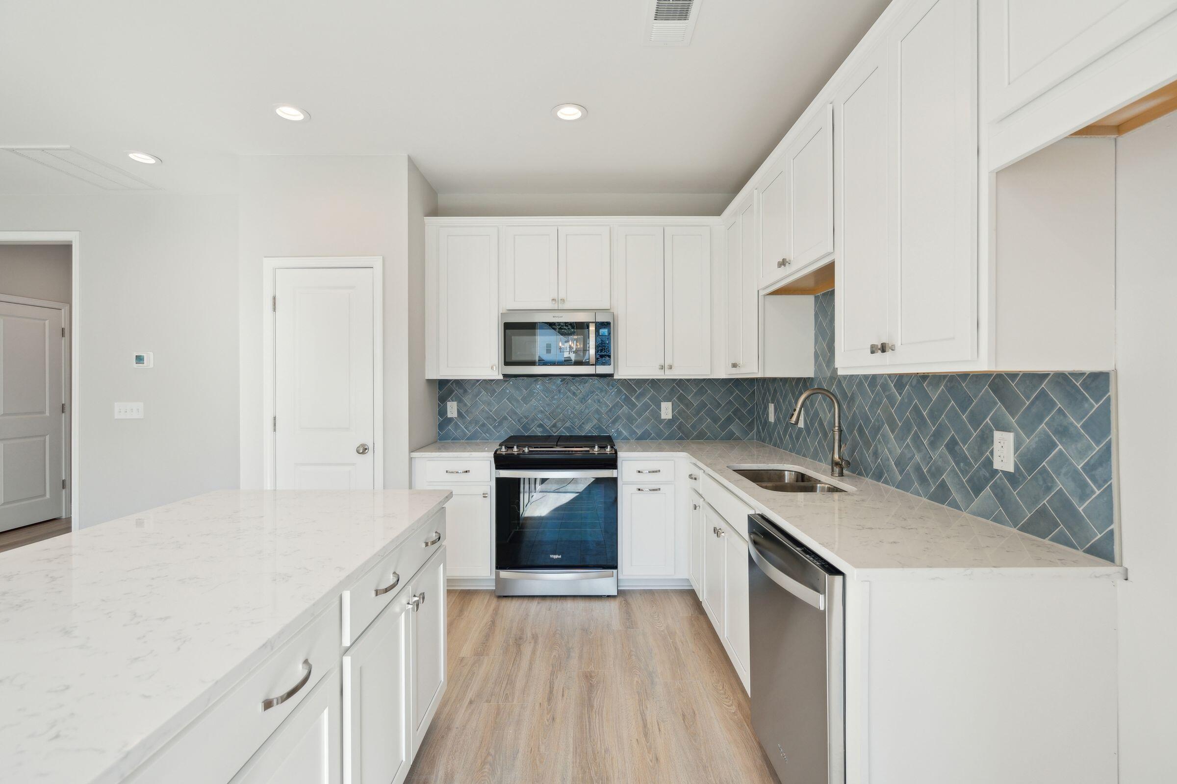 438 Queenview Lane Charleston, SC 29414 - Photo 12 of 28 Kitchen