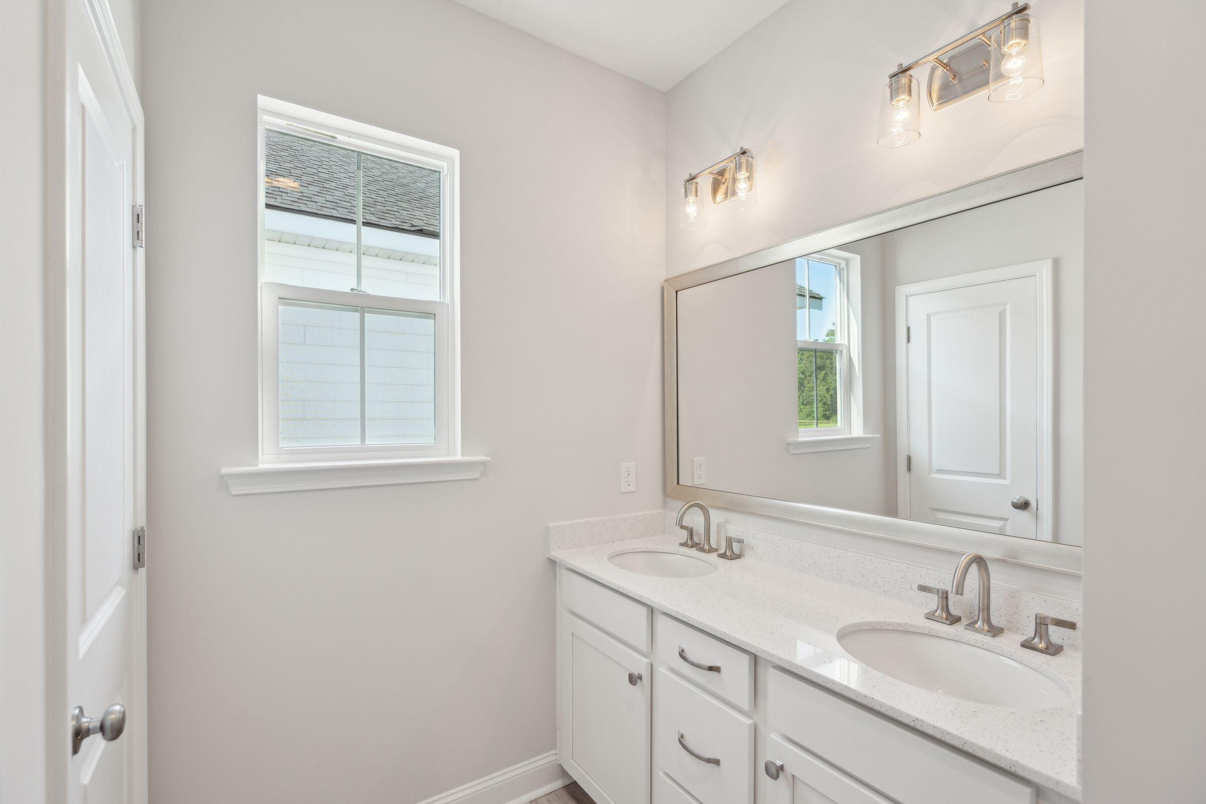 438 Queenview Lane Charleston, SC 29414 - Photo 18 of 28 Primary Bath