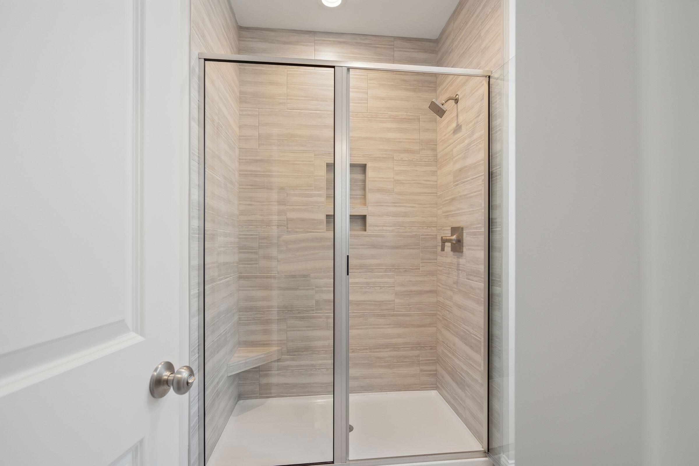 438 Queenview Lane Charleston, SC 29414 - Photo 19 of 28 Primary Bath