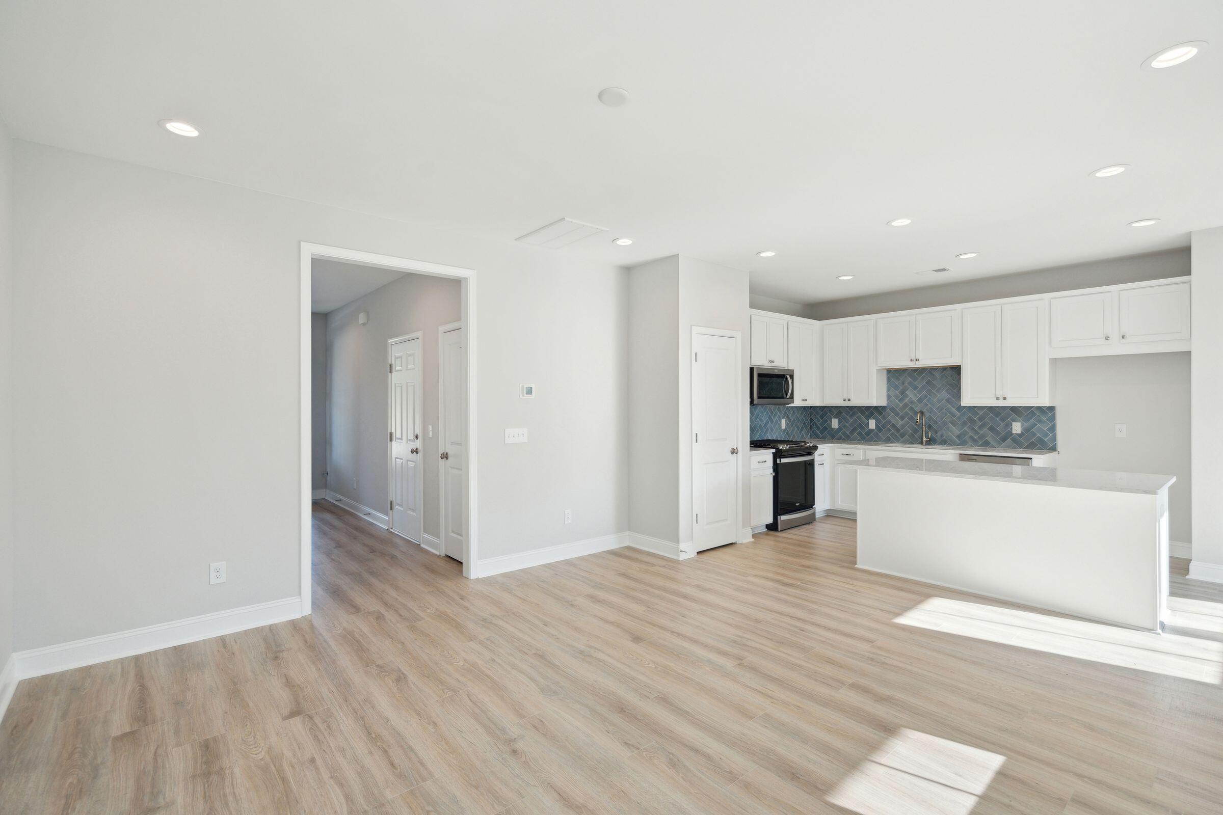 438 Queenview Lane Charleston, SC 29414 - Photo 4 of 28 Great Room and Kitchen