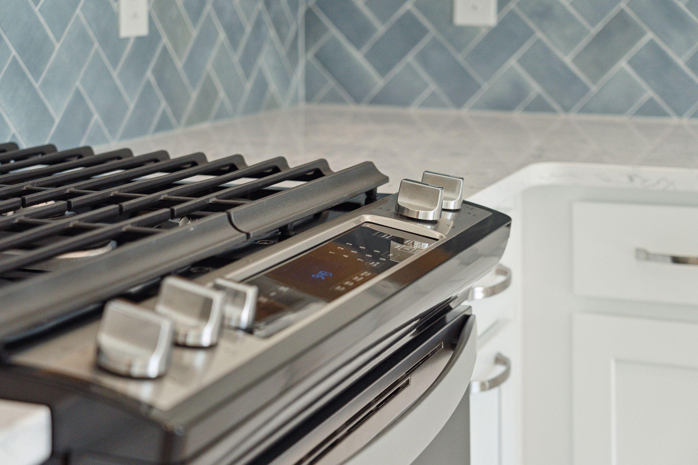 438 Queenview Lane Charleston, SC 29414 - Photo 7 of 28 Kitchen