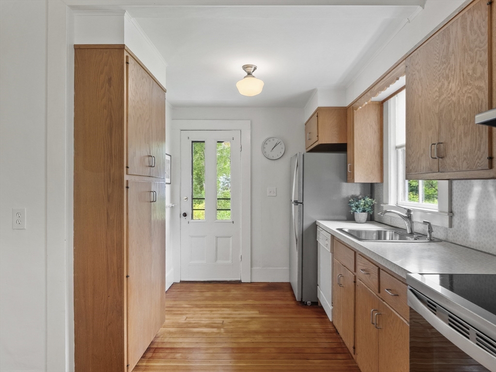 62 Crest Street Concord, MA 01742 - Photo 15 of 38