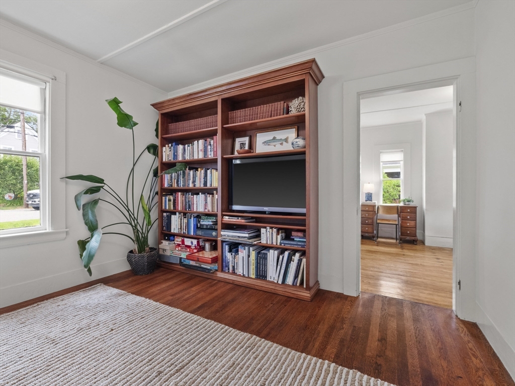 62 Crest Street Concord, MA 01742 - Photo 5 of 38