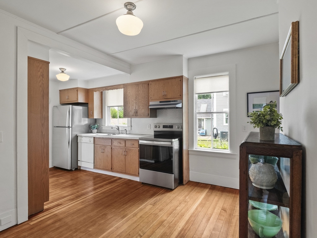 62 Crest Street Concord, MA 01742 - Photo 10 of 38