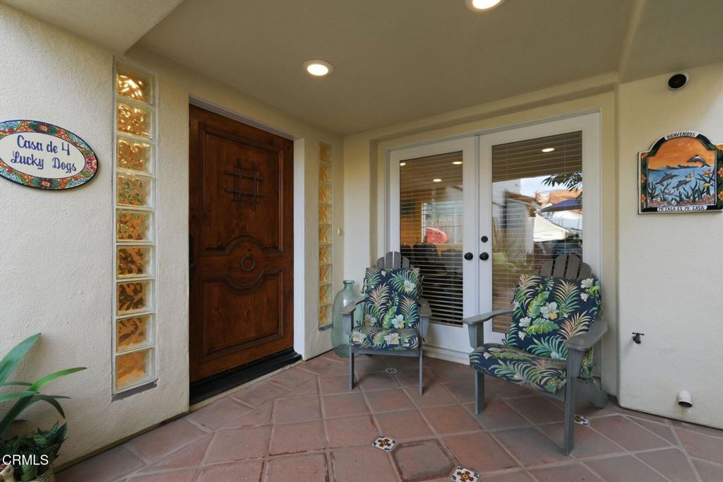 137 Fillmore Avenue Oxnard, CA 93035 - Photo 7 of 73 a living room with furniture and a potted plant