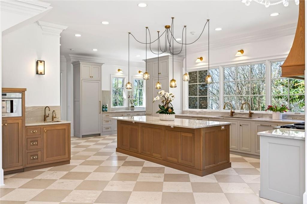 115 Mount Paran Ridge Atlanta, GA 30327 - Photo 11 of 92