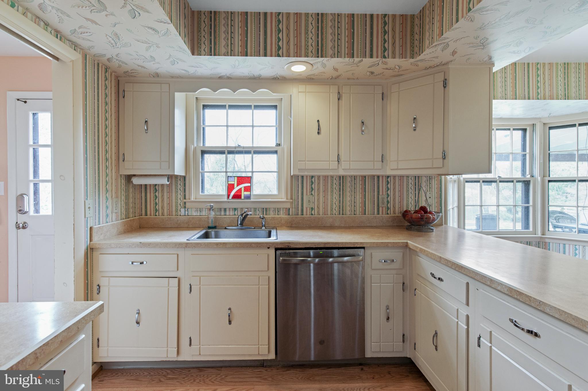 3160 Round Hill Road York, PA 17402 - Photo 2 of 38 Gallery Image 2
