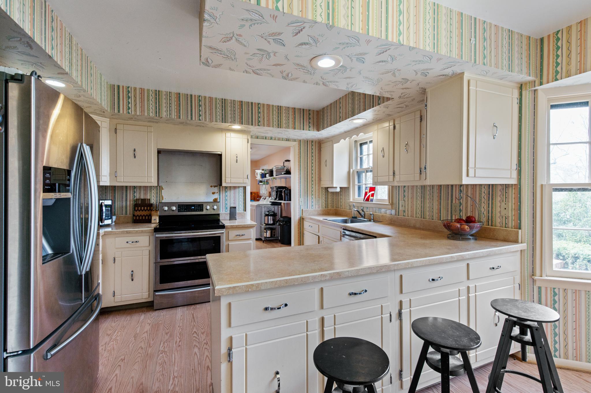 3160 Round Hill Road York, PA 17402 - Photo 4 of 38 Gallery Image 4