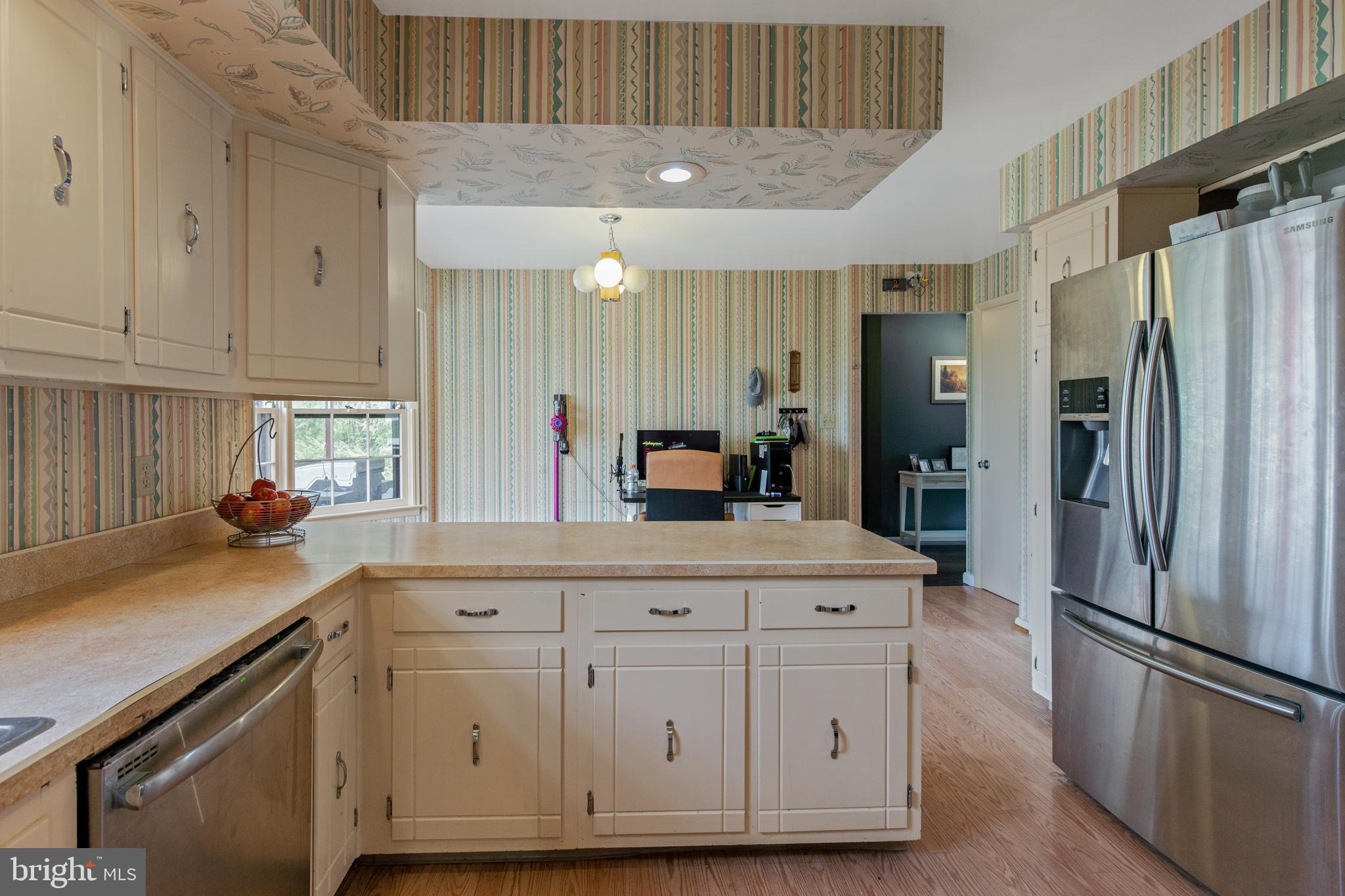 3160 Round Hill Road York, PA 17402 - Photo 5 of 38 Gallery Image 5