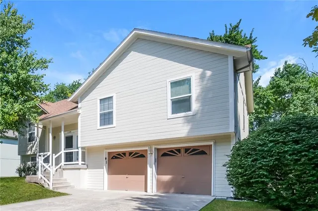 $2,215 | 1108 Park Drive, Greenwood, MO 64034