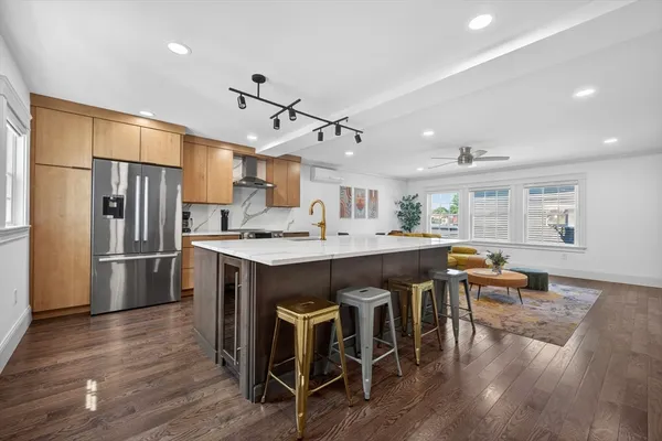 $825,000 | 10 Osborne Street, Unit B, Salem, MA 01970
