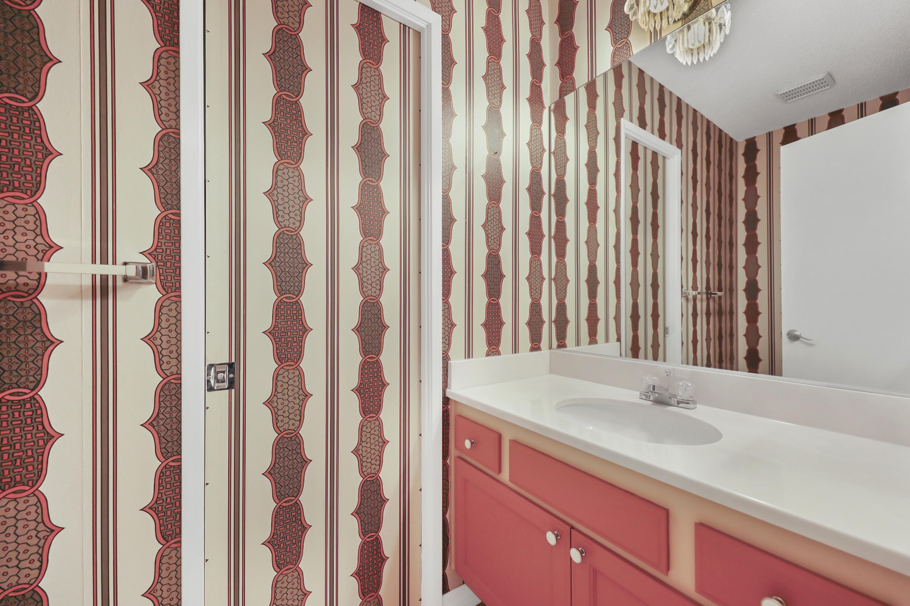 16 Haig Drive Rancho Mirage, CA 92270 - Photo 18 of 35 POWDER ROOM