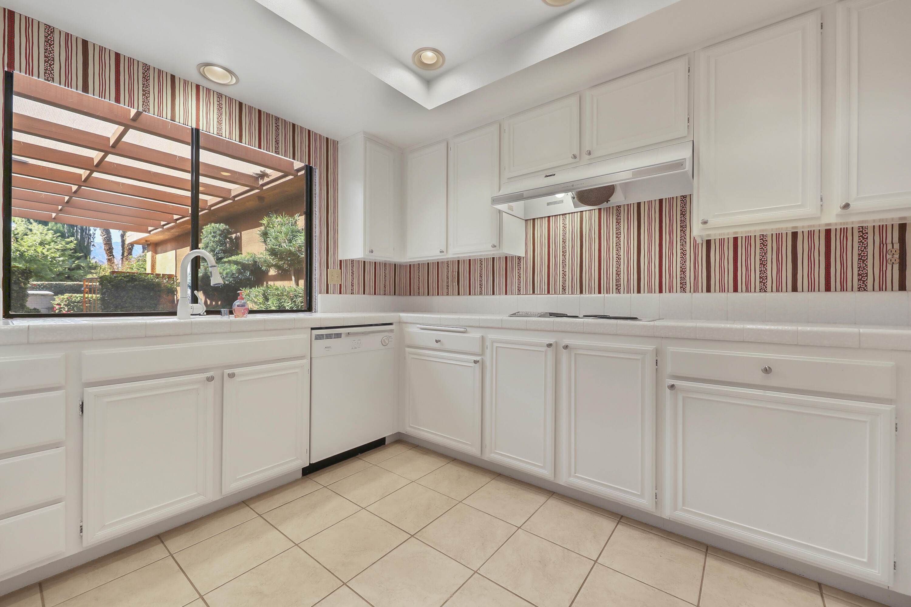 16 Haig Drive Rancho Mirage, CA 92270 - Photo 7 of 35 KITCHEN VIEW