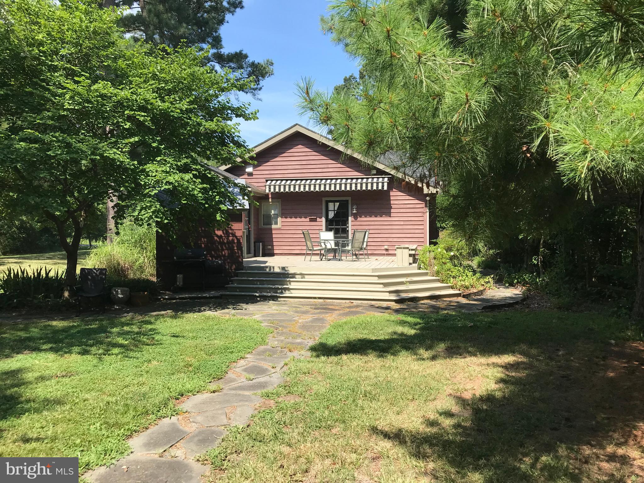 4893 Evergreen Road Oxford, MD 21654 - Photo 2 of 4 a front view of a house with garden