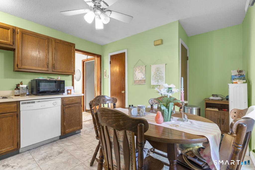 181 Hicks Street, Unit 2D Meriden, CT 06450 - Photo 5 of 36