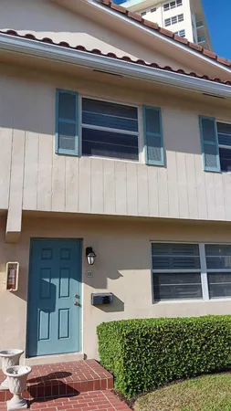 $3,700 | 5450 North Ocean Boulevard, Unit 10, Lauderdale-by-the-Sea, FL 33308
