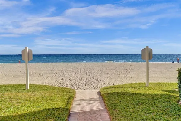 $3,700 | 5450 North Ocean Boulevard, Unit 10, Lauderdale-by-the-Sea, FL 33308