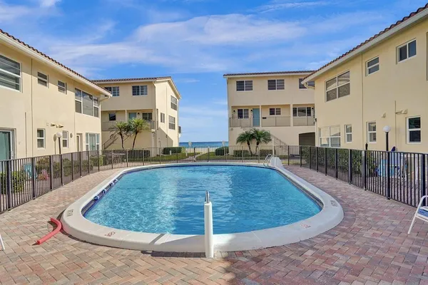 $3,700 | 5450 North Ocean Boulevard, Unit 10, Lauderdale-by-the-Sea, FL 33308