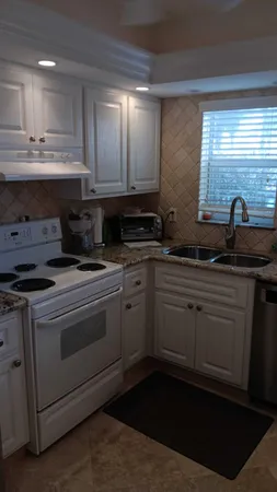 $3,700 | 5450 North Ocean Boulevard, Unit 10, Lauderdale-by-the-Sea, FL 33308