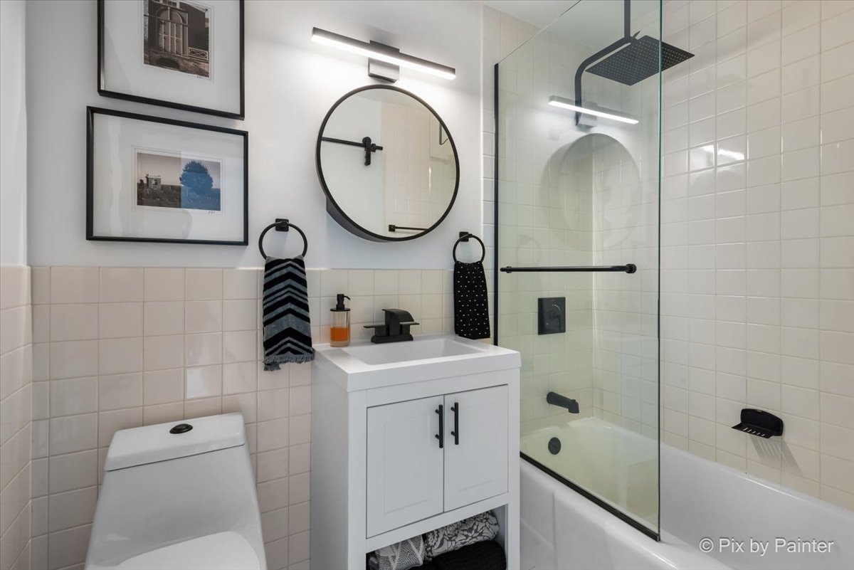 1150 North Lake Shore Drive, Unit 19A Chicago, IL 60611 - Photo 15 of 34 a bathroom with a sink a toilet and a mirror