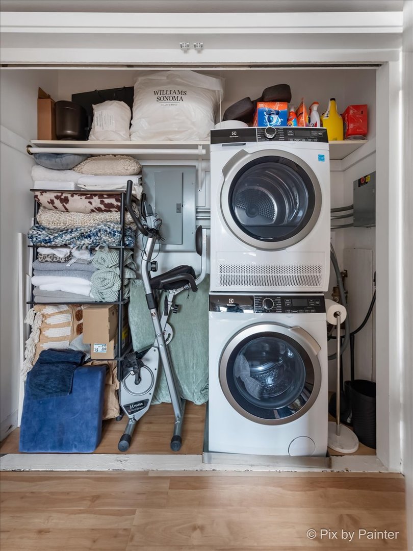 1150 North Lake Shore Drive, Unit 19A Chicago, IL 60611 - Photo 17 of 34 a utility room with dryer and washer