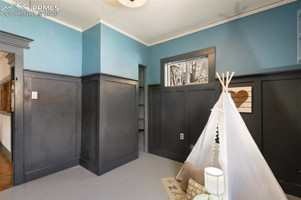 123 7th Street Victor, CO 80860 - Photo 30 of 44 a view of a hallway with windows