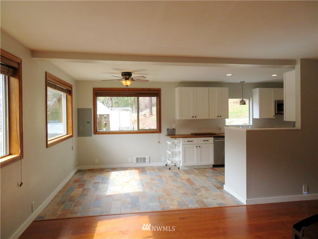 576 Customs Road Curlew, WA 99118 - Photo 4 of 23 Gallery Image 4