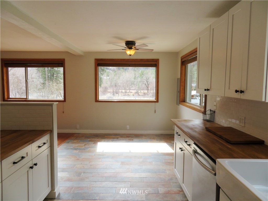 576 Customs Road Curlew, WA 99118 - Photo 6 of 23 Gallery Image 6