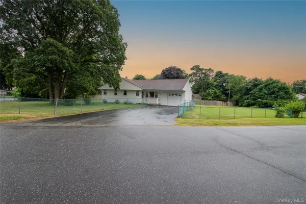 $619,000 | 44 Willoughby Street, Brentwood, NY 11717