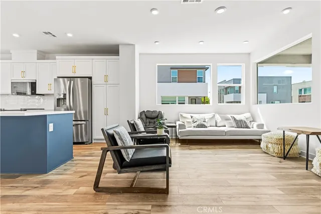 $1,095,000 | 609 South Lyon Street, Santa Ana, CA 92705