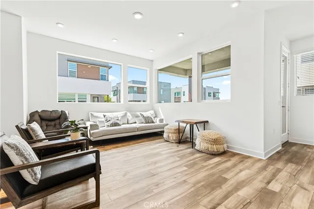 $1,095,000 | 609 South Lyon Street, Santa Ana, CA 92705