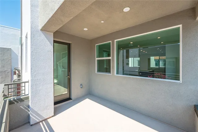 $1,095,000 | 609 South Lyon Street, Santa Ana, CA 92705