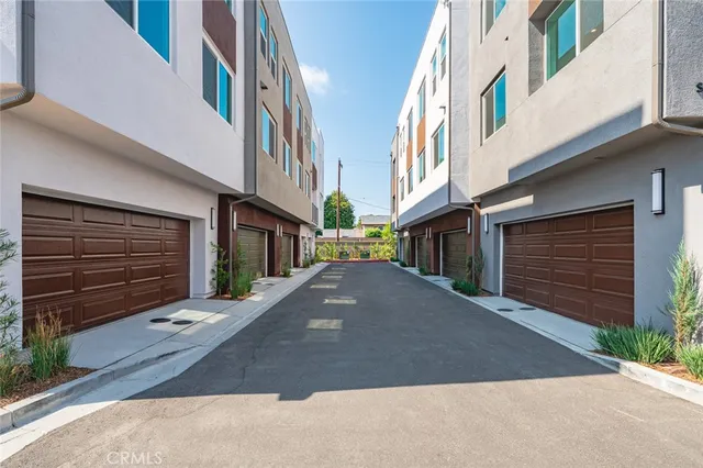 $1,095,000 | 609 South Lyon Street, Santa Ana, CA 92705