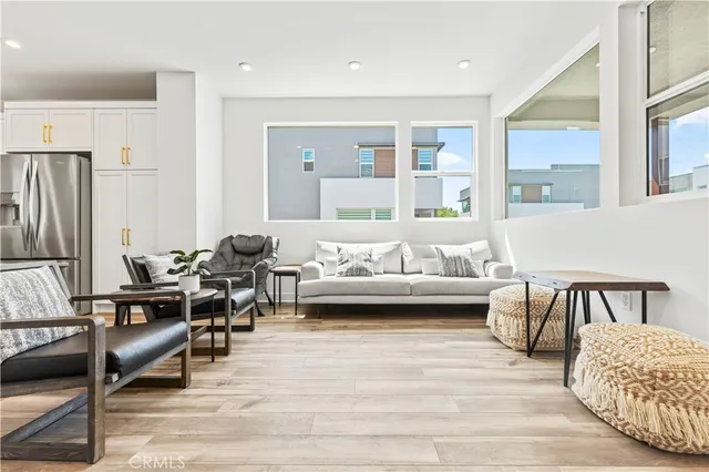 $1,095,000 | 609 South Lyon Street, Santa Ana, CA 92705